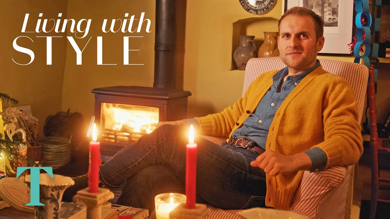 Inside Sean Pritchard's Cosy Christmas Cottage In The English Countryside | Living With Style