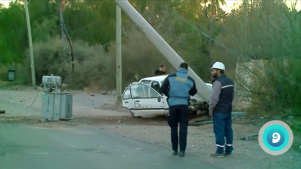 Manejaba borracho, chocó un poste y dejó sin luz a un montón de gente ...