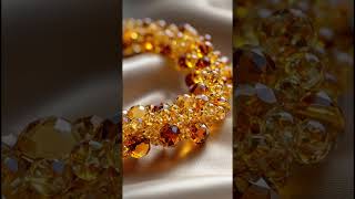 Bracelet tutorial pearls with translucent crystal accents, clean modern look.