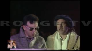 Video thumbnail of "Enrico Ruggeri & Mimmo Locasciulli - Confusi in un playback - 1985"