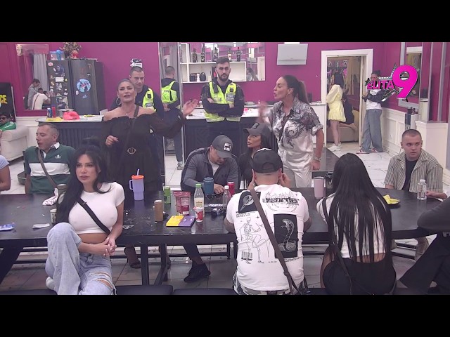 Otkopavala si mrtve grobove: Kačavenda se nikad brutalnije okomila na Jakšićku, tresu se zidovi Elite od urlika! (VIDEO)