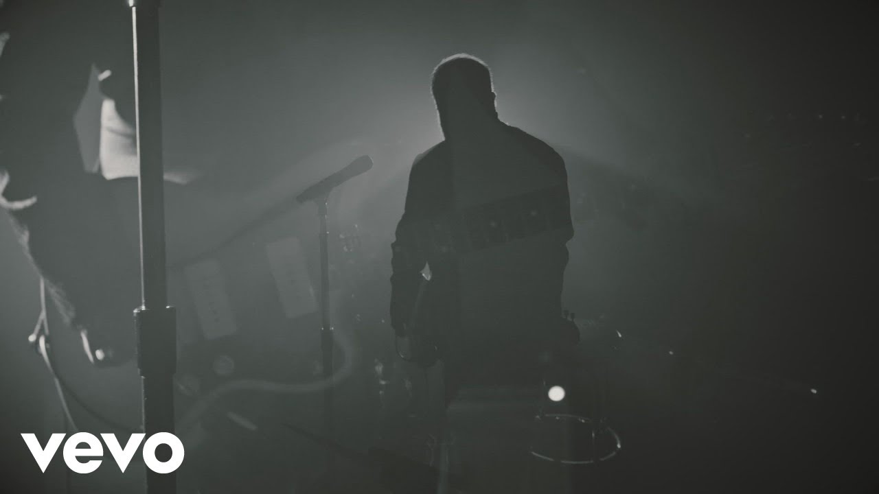 The Mavericks - La Sitiera (Official Performance Video)