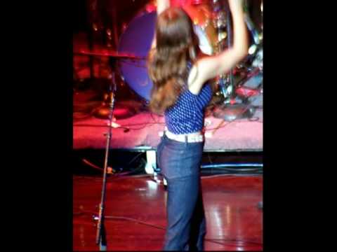 PRETTY TALENTED LASS JENNY LEWIS TAPPING HER TOE T...