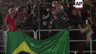 Lula speaks to thousands at protest march