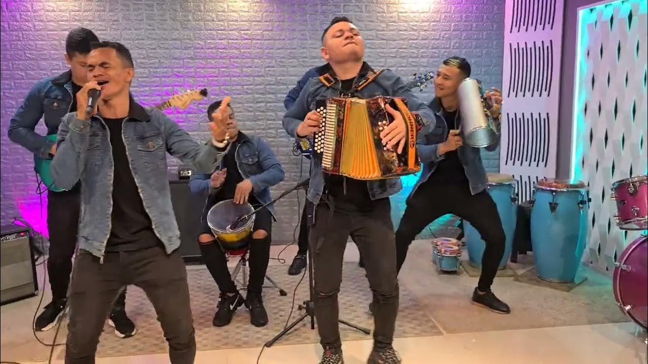 Mosaico agrupación vallenata Luis DLR (hoja en blanco + si tú amor no