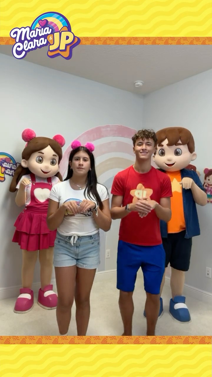Maria Clara e JP no passo do canguru