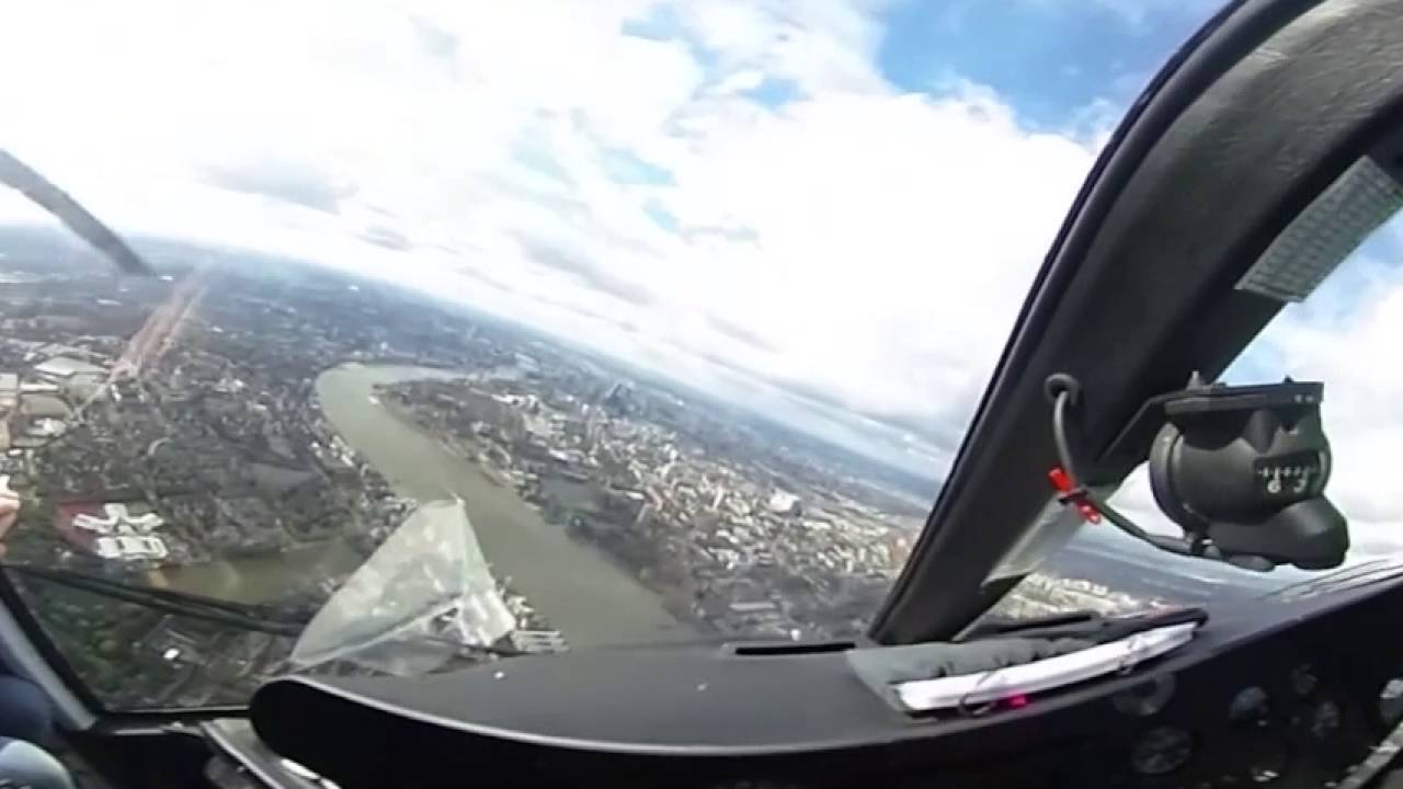 A helicopter tour of London in 360