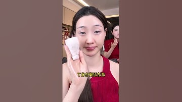 nhỏ đồng nghiệp thích bắt chước tôi. Khai xuân cũng giống tôi đến 90% từ quần áo, tóc tai, make up