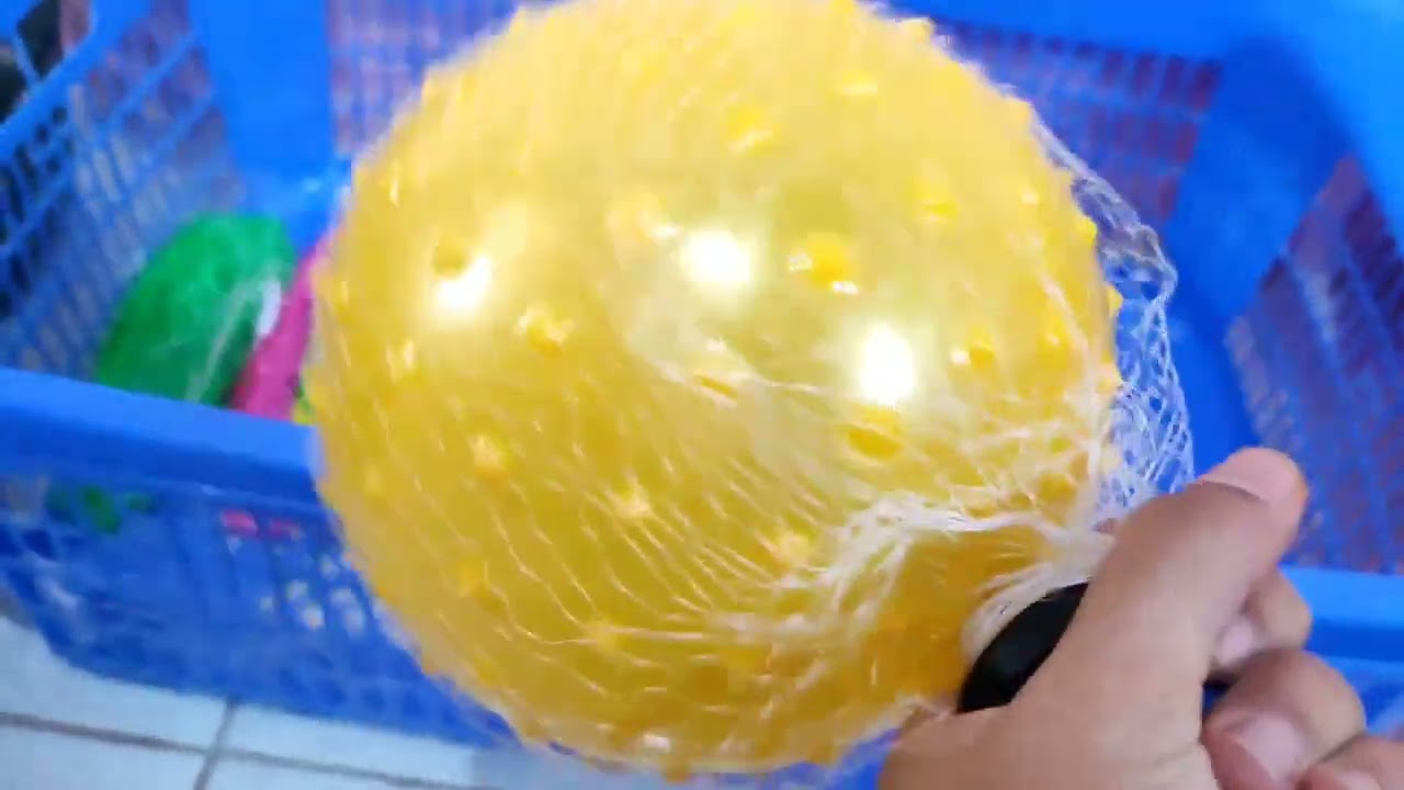 pompa bola,bola karet, bola karakter, bola sepak, bola duri, bola mainan, bola hijau, bola merah