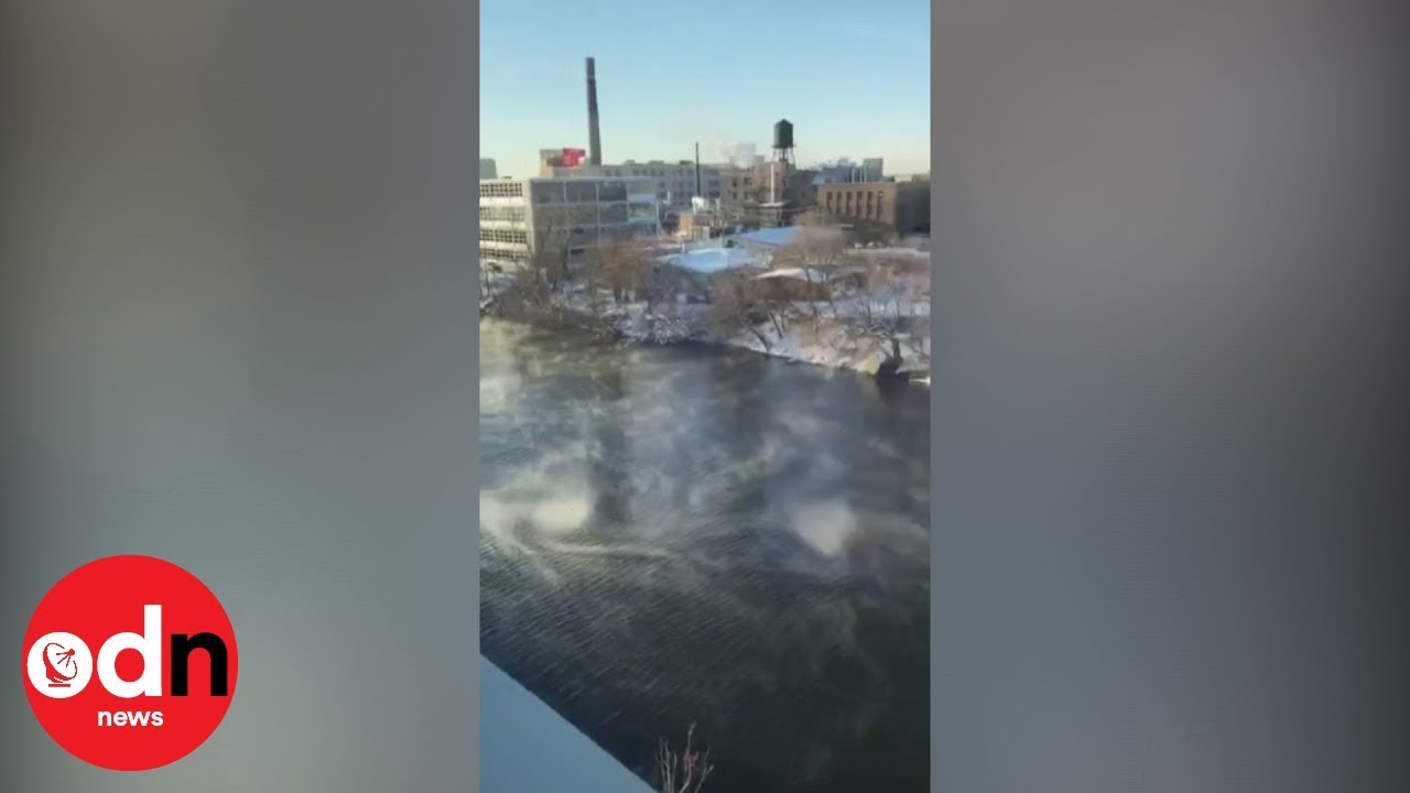 Mesmerising footage shows steam rising from Chicago River
