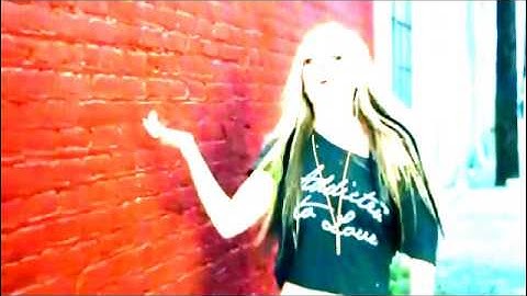 AVRIL LAVIGNE - WHAT THE HELL OFFICIAL MUSIC VIDEO
