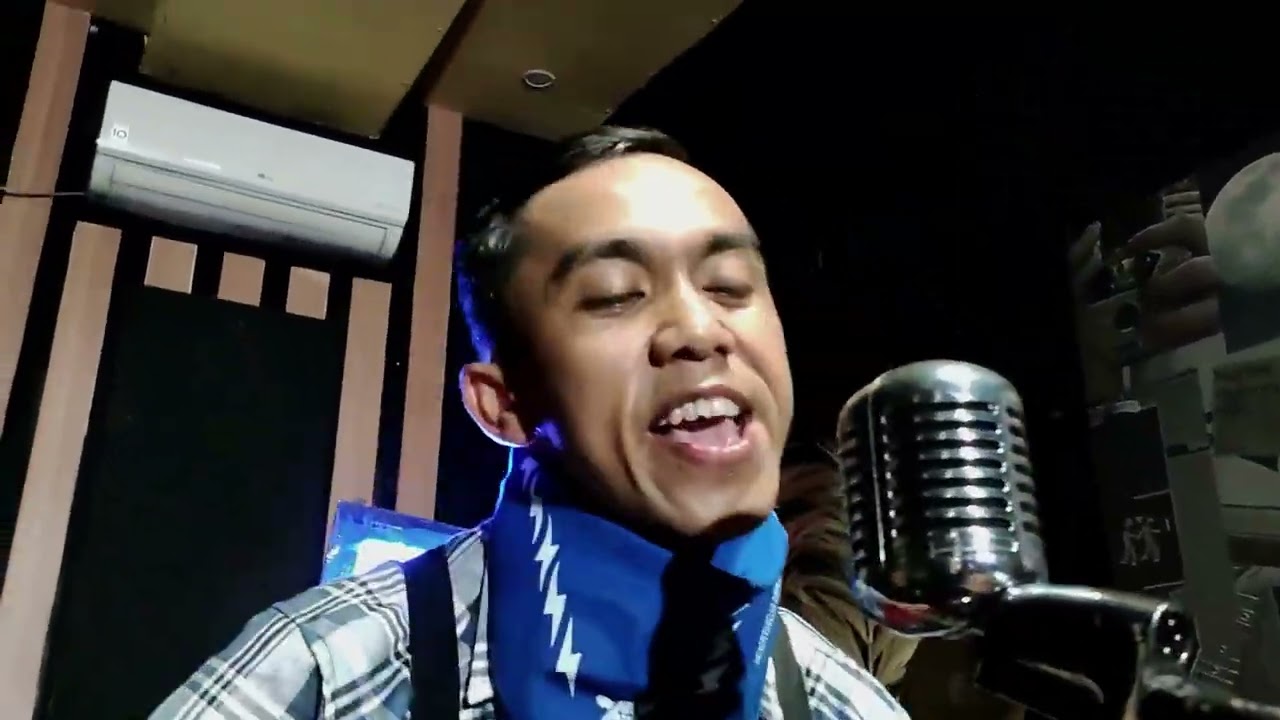 WE ARE HOOLIGANS (T21N) 