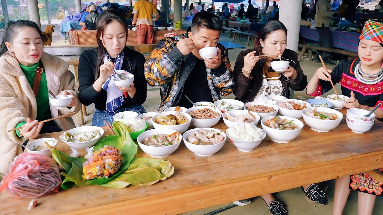 CÙNG TEAM PHẠM DŨNG & SONG HỶ BẾP TRÊN BẢN ĂN SẬP CHỢ PHIÊN | ẨM THỰC VÙNG CAO| TUYÊN XINH GÁI