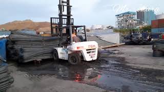 'LOADING' besi beton menggunakan forklift TCM 7 ton