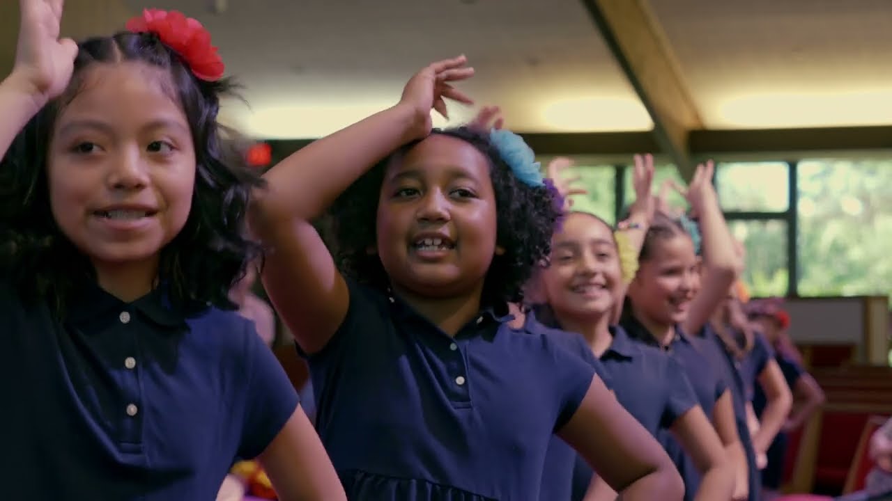 Cuando el Gallo Canta: iSing with Cascada de Flores