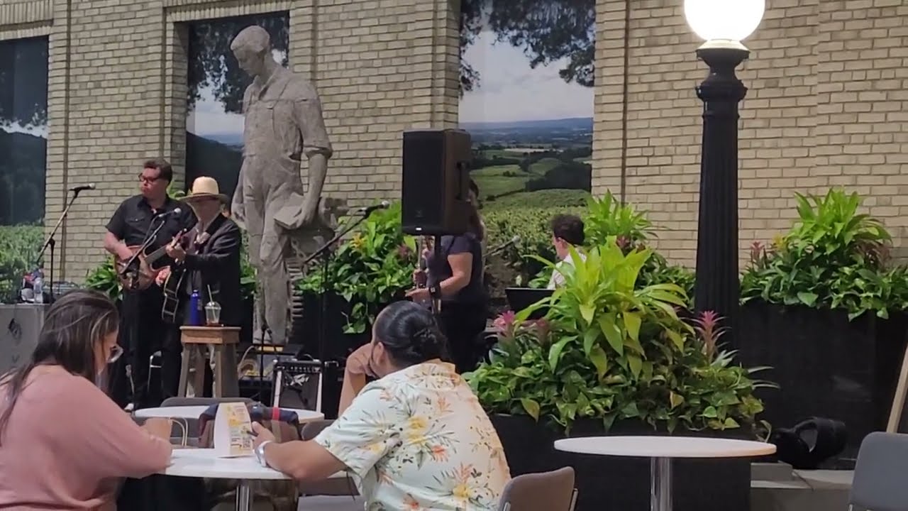 LIVE music at the fair 