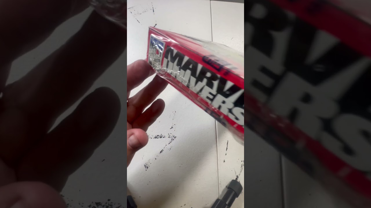 Unopened 1993 Skybox Marvel Universe box of cards