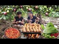 Pick milk fruit, Chicken head grilled on the rock for food- Cooking on the rock, Eating with brother