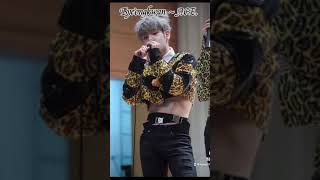 9 idols who rock a croptop #taemin #sehun #taeyong #honseok #kangdaniel #byeongkwan #wonho #san #kai