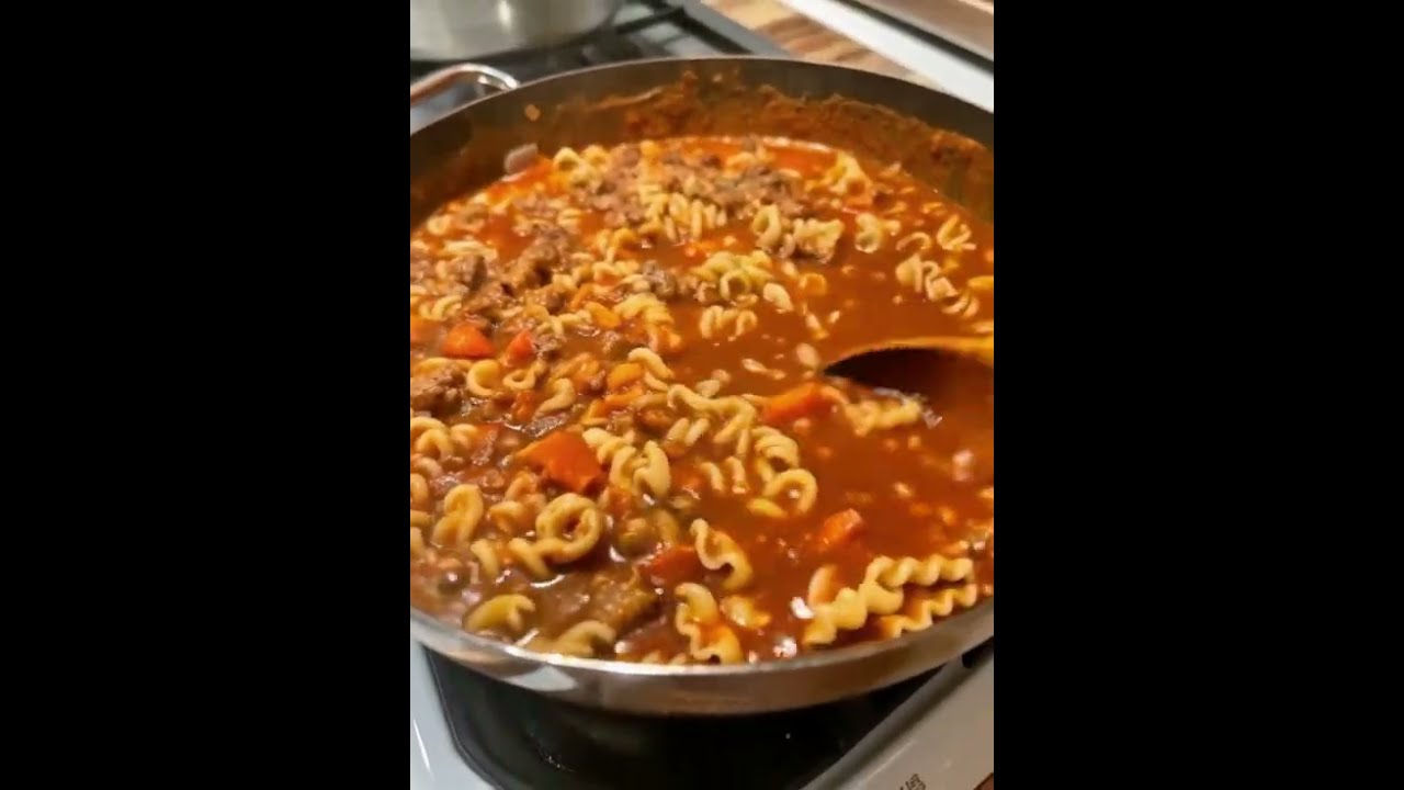 🍅🧀 Fusilli Lasagna Soup   