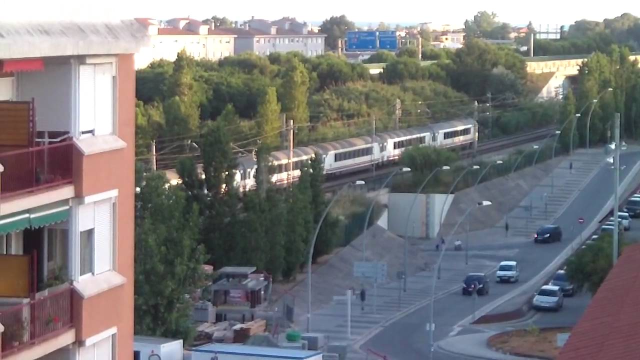 TREN ARCO pasando por Castelldefels