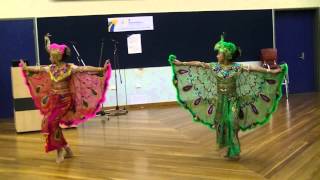 Tari Merak Sunda - Indonesian Peacock Dance by Vila and Vasha Sudarjanto #8