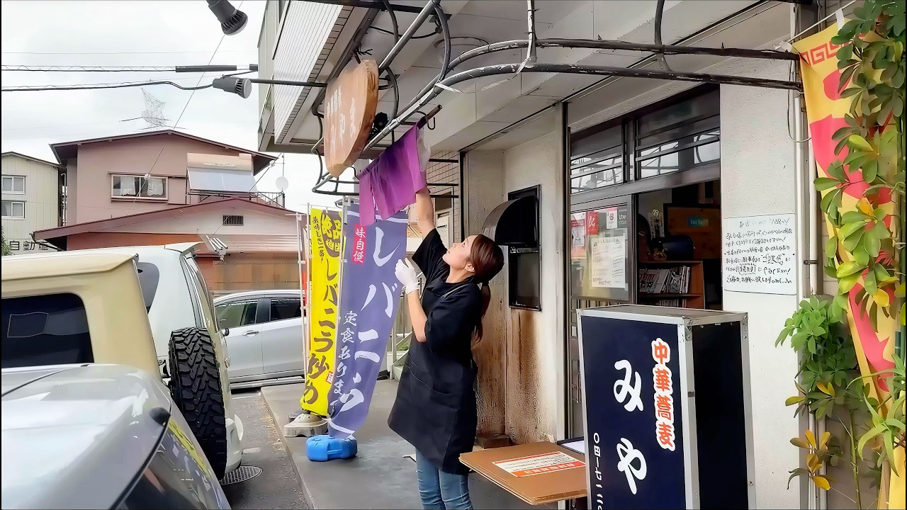 【千葉】開店直後から全員注文…美人店員が仕上げる“爆盛り名物レバ玉蕎麦”が異常すぎた