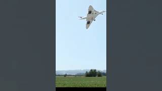 【爆速】低空パスから垂直上昇!巨大コンコルドの機動が異次元すぎる🔥 RC Concorde High Speed Pass #Shorts