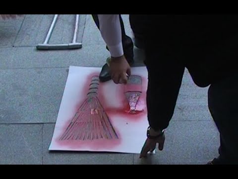 კვერცხები, ცოცხები და წარწერა \"ლიკვიდირებულია\" 19.10.2015