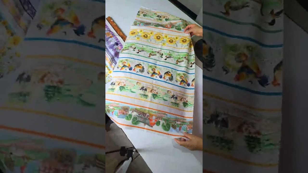 Cortando as faixas de tecido para fazer Pano de Prato Decorativo