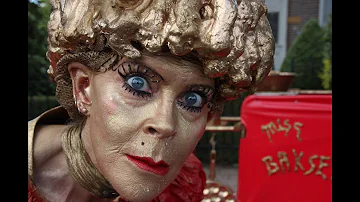 stiefkiekn (Living statues) Westerbork (Holland)