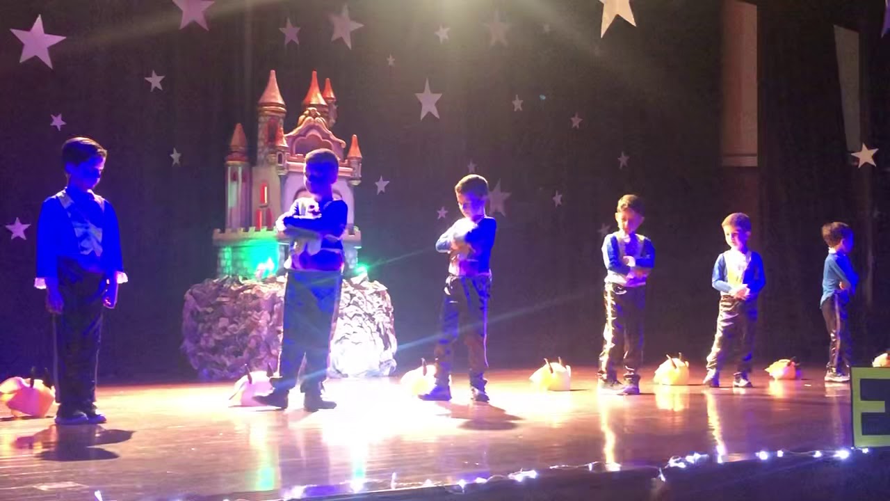 A dança da Bela e a Fera - Formatura 2019 Educandário da Criança