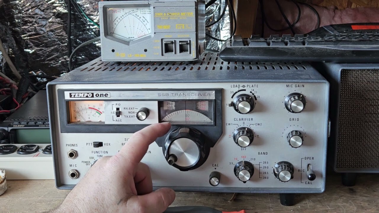 Tempo one henry radio / yaesu ft200 ham radio - YouTube