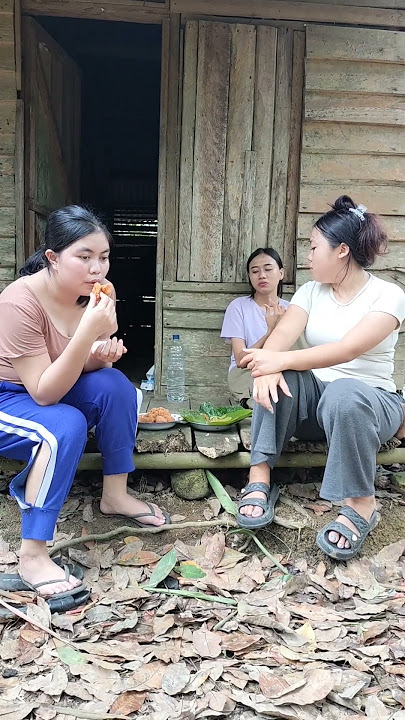 Lagi di Kebun makan Gorengan buah Cempedak