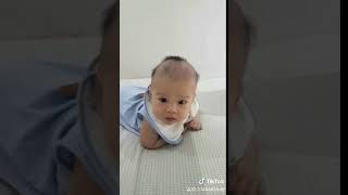 [寶寶日常]1070610看似可愛，其實溢奶 寶寶 baby