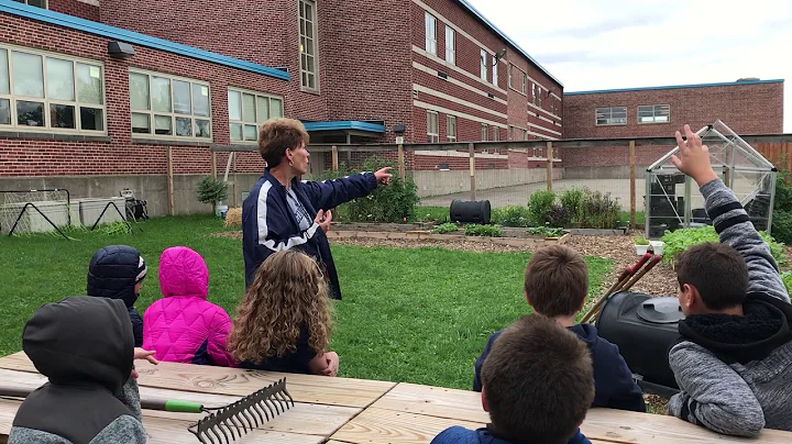 JoAnna Connell teacher Laurie Hogan gets students ...
