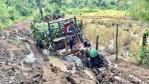xe công nông cầu trượt chở chuối gặp phải bùn lầy và cái kết không qua được