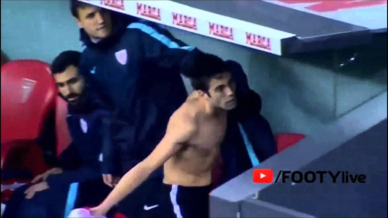 Athletic Bilbao vs Barcelona 0 2 Susaeta gives his shirt to a fan Copa Del Rey 2016