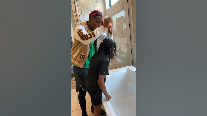 Dad washes egg out of daughters hair #shorts
