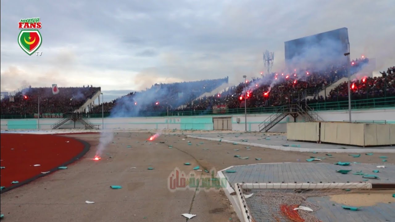 الأجواء التي صنعها الفيراج سود في ملعب تشاكر بالبليدة CRZ 1 MCA4 VIRAGE SUD