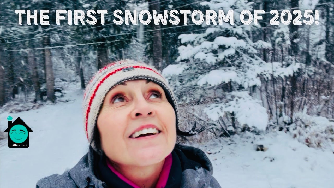First Big Snowstorm of 2025 on Vancouver Island! - YouTube