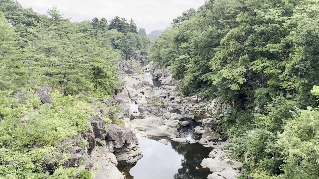 "Genbikei" Gorge on a rainy day, Iwate Pref. (岩手県 雨の「厳美渓」)
