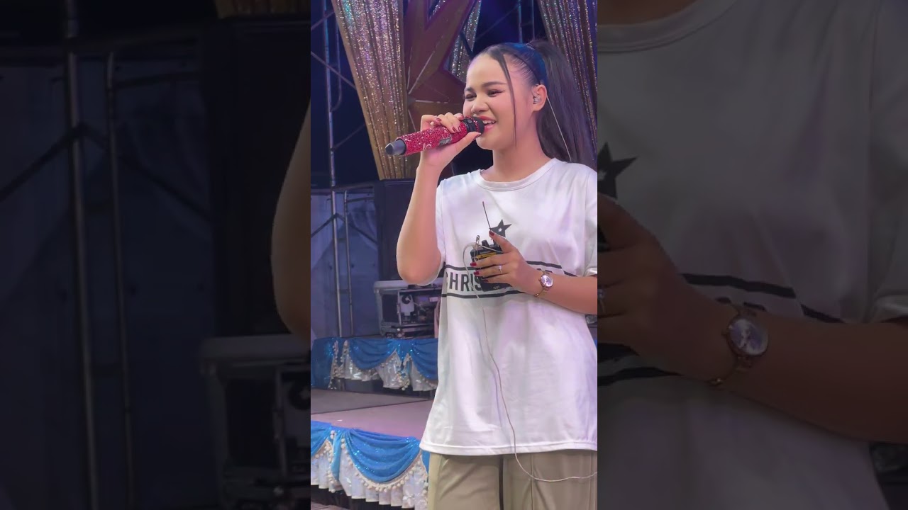 แห่เทียนวันนี้ที่โพนพิสัยหนองคาย มาหาน้องเพลงเยอะๆน๊าา