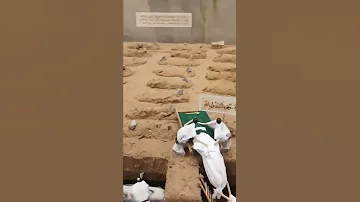 البقيع وكيف يتم الدفن على الطريقه الشرعيه تصوير تخيلي واقعي من متحف المدينه المنوره 