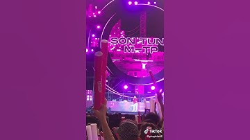 Phản ứng của Sơn Tùng khi khán giả hô tên Thiều Bảo Trâm lúc giao lưu