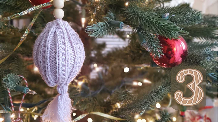 Crochet & Knitting Advent Calendar Day 3 | A Knitted Ornament That Makes the Sweetest Little Gift