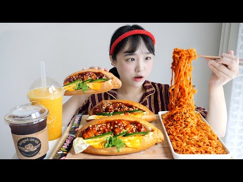 [광고] 불닭닭강정 반미 + 불닭볶음면 먹방🔥불닭에 불닭을 더하는 <strong>멋진사람</strong> ft.망고스노우 스무디 REALSOUND MUKBANG | Fire noodles Sandwich :D