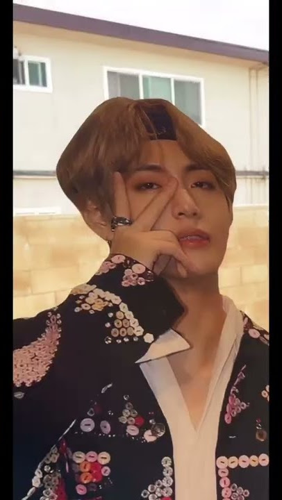 When Taehyung from BTS flirts with Olivia Rodrigo