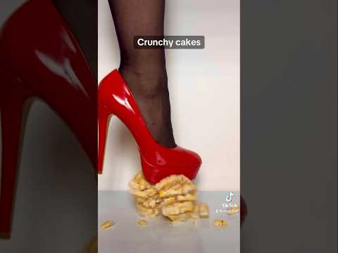 Rice cakes 😱#crushingasmr #asmr #footasmr #heelsasmr #highheels #crushing #oodlysatisfying