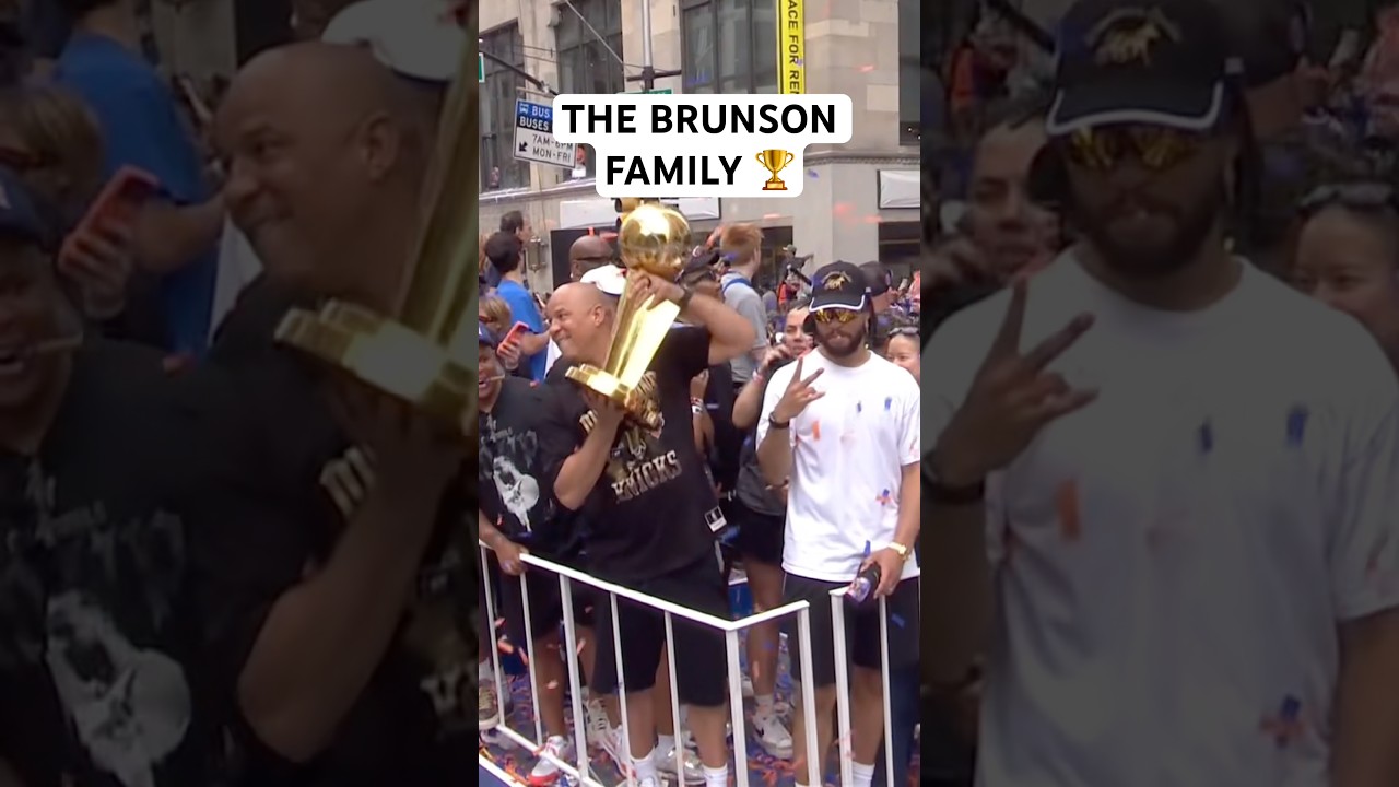 Rick Brunson hoists the trophy on the family float 🏆